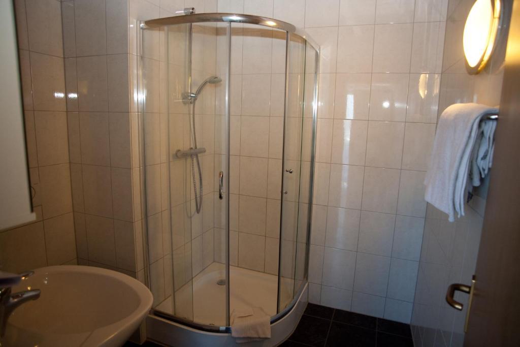 Aparthotel Gastehaus Zur Offenen Tur à Rheinhausen Chambre photo