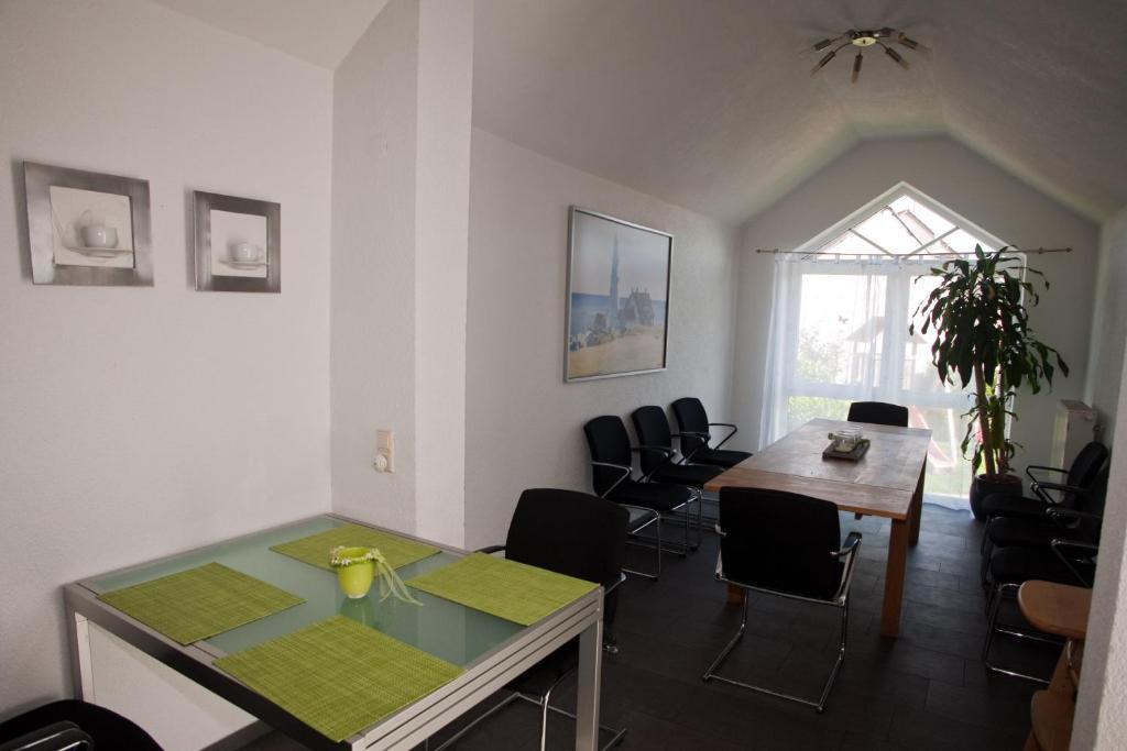 Aparthotel Gastehaus Zur Offenen Tur à Rheinhausen Extérieur photo
